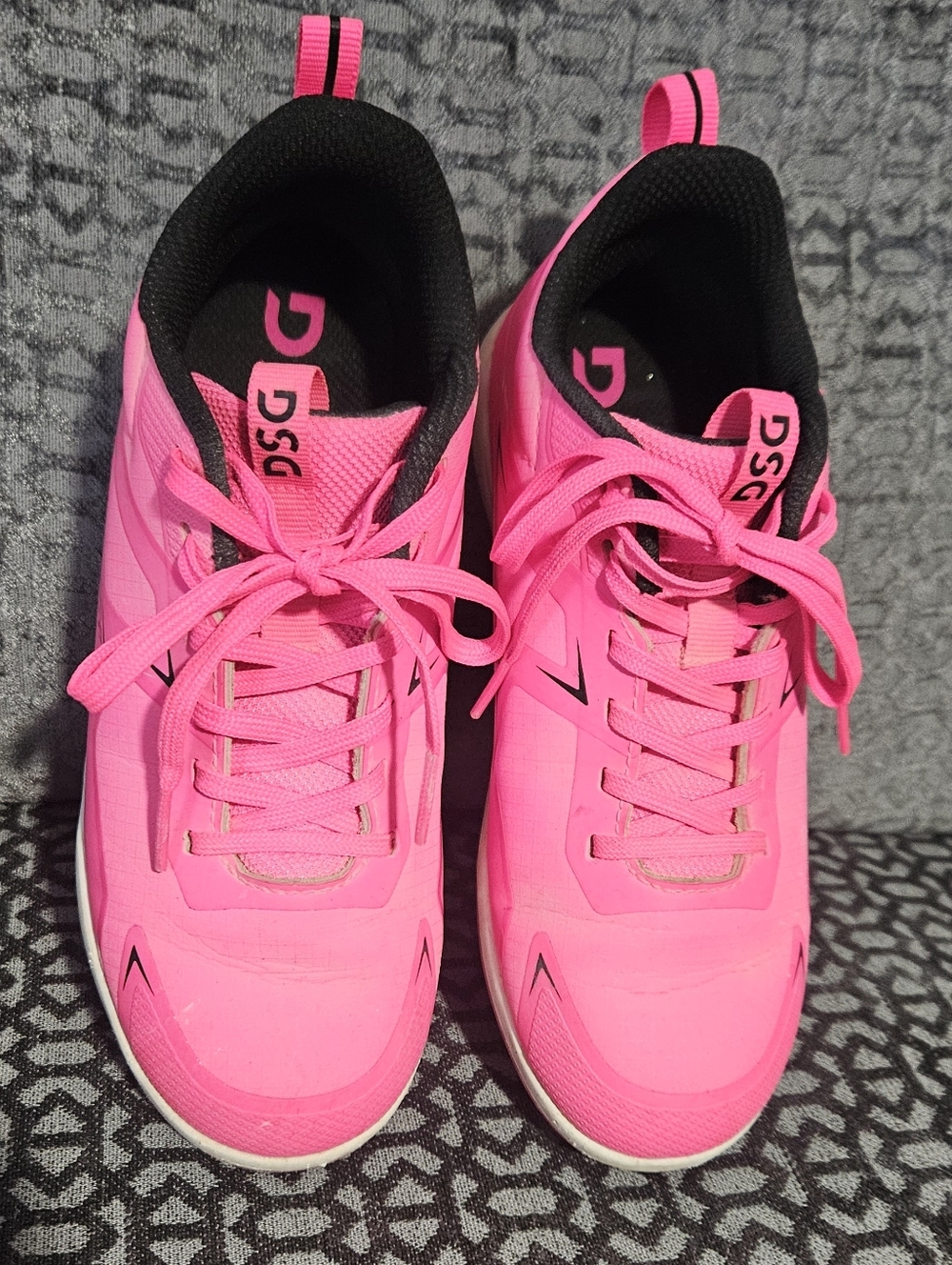 DSG Girls Neon Pink Soccer Cleats, Sz 1 (Barely Worn)